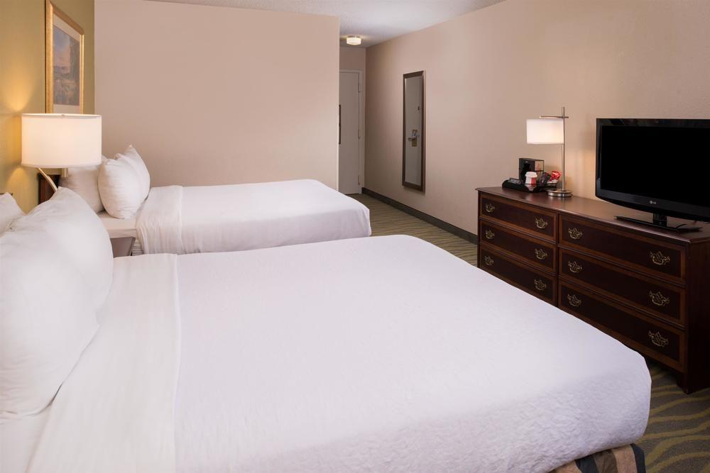 Ramada Plaza Rochester Airport Zewnętrze zdjęcie