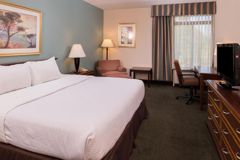 Ramada Plaza Rochester Airport Zewnętrze zdjęcie