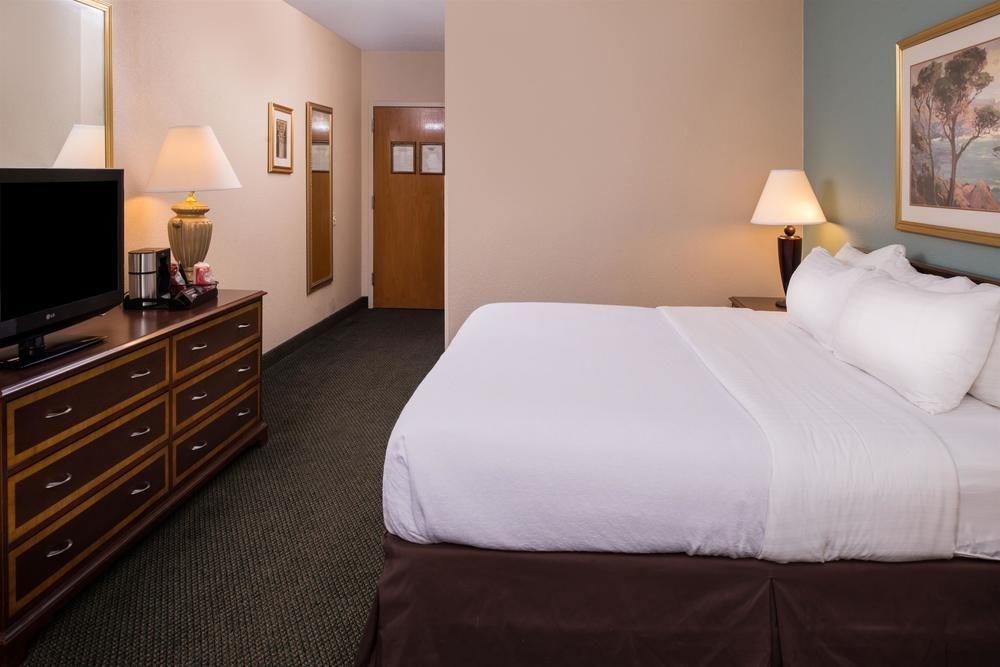 Ramada Plaza Rochester Airport Zewnętrze zdjęcie