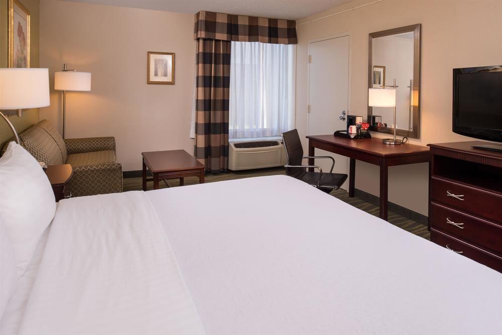 Ramada Plaza Rochester Airport Zewnętrze zdjęcie