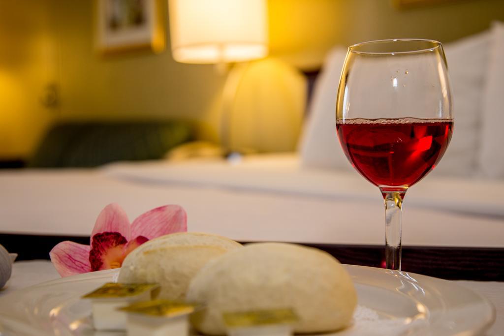 Ramada Plaza Rochester Airport Zewnętrze zdjęcie