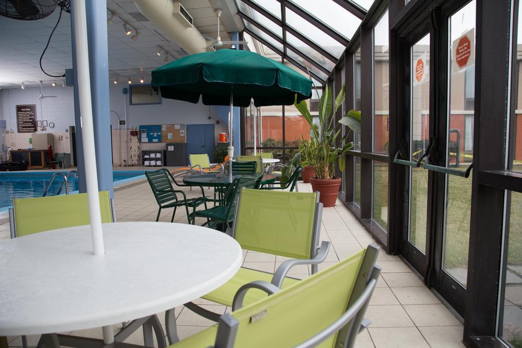 Ramada Plaza Rochester Airport Zewnętrze zdjęcie