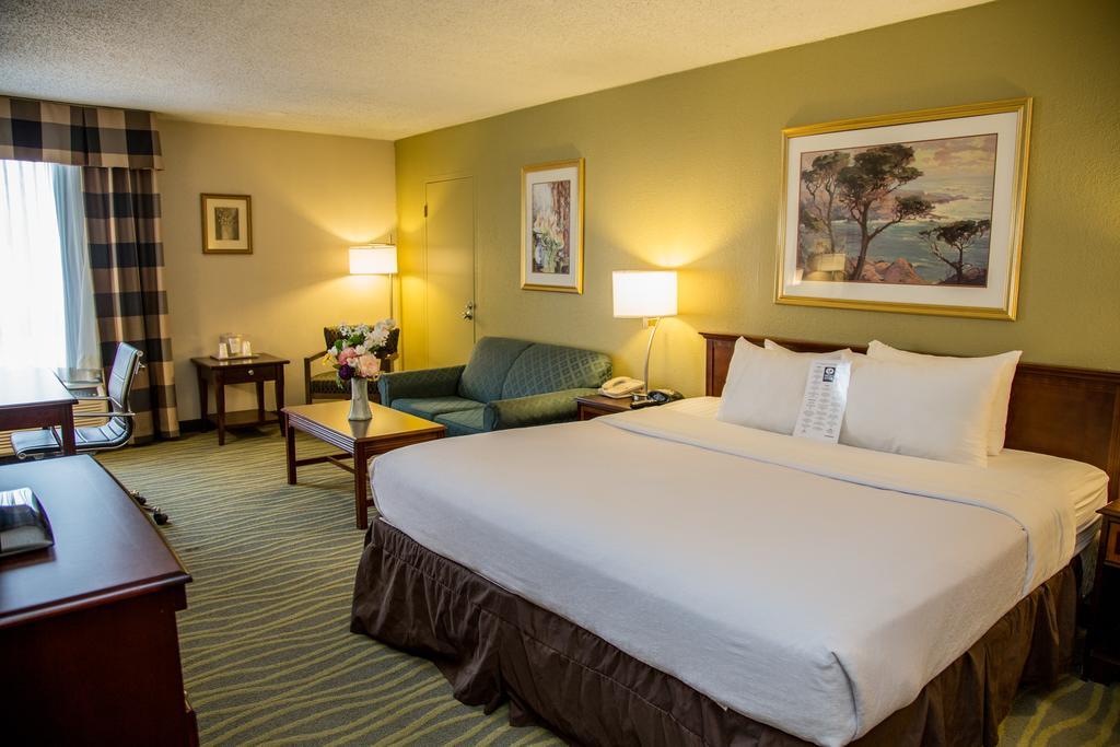 Ramada Plaza Rochester Airport Zewnętrze zdjęcie