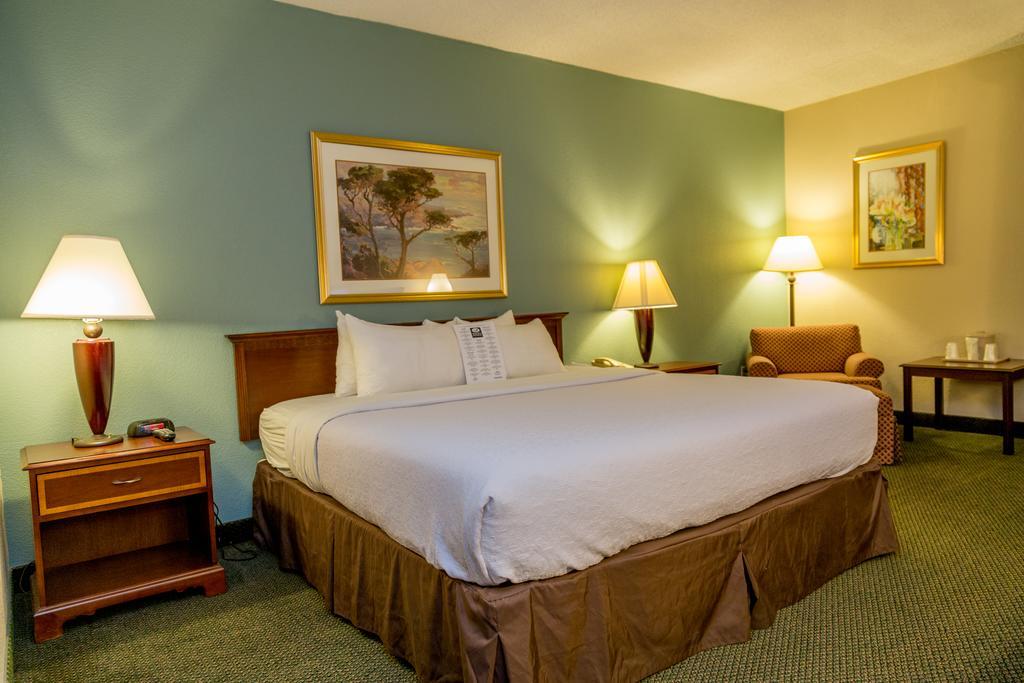 Ramada Plaza Rochester Airport Zewnętrze zdjęcie