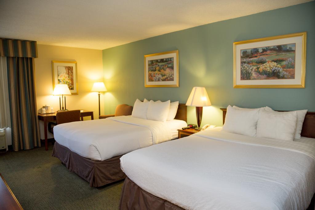 Ramada Plaza Rochester Airport Zewnętrze zdjęcie