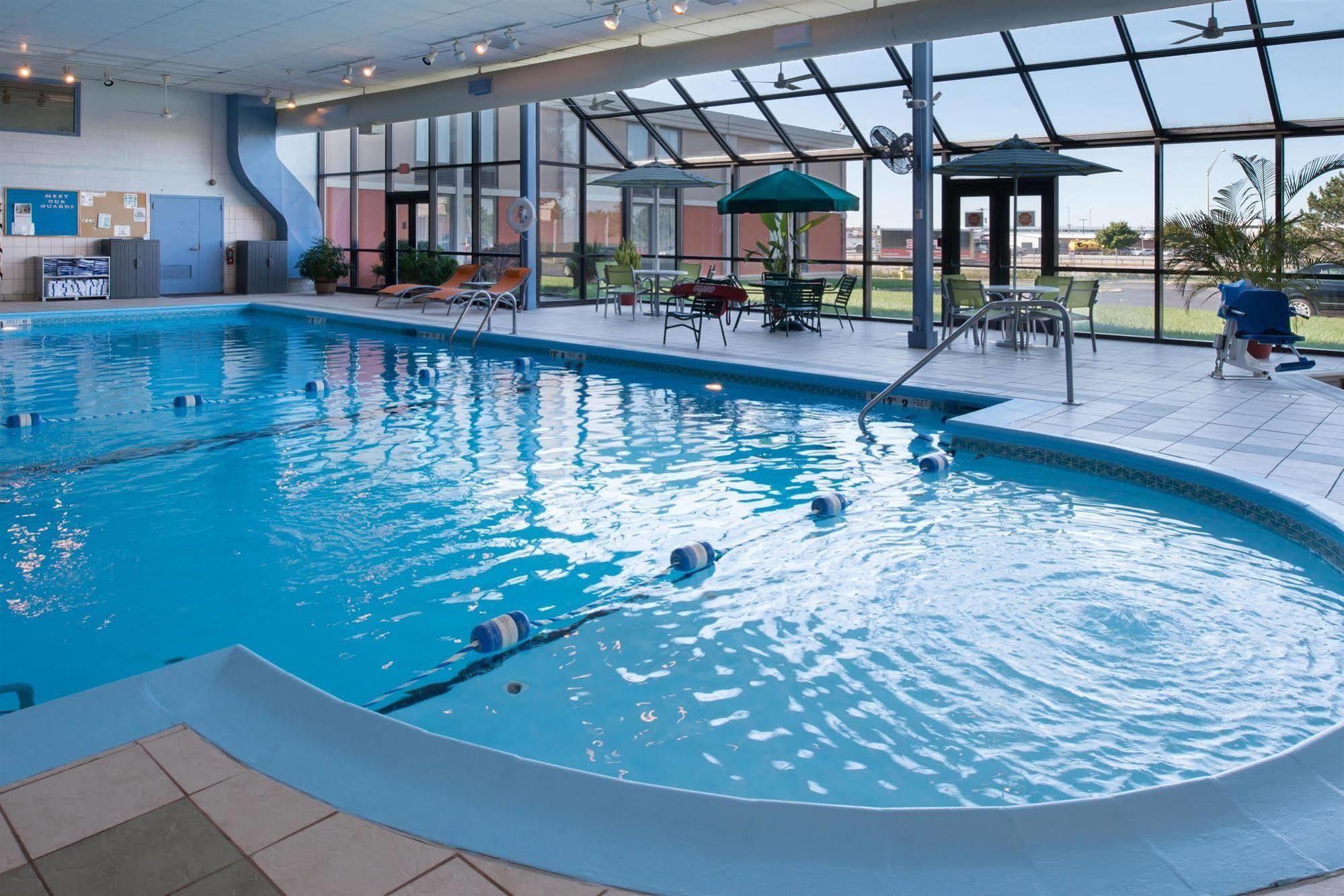 Ramada Plaza Rochester Airport Zewnętrze zdjęcie